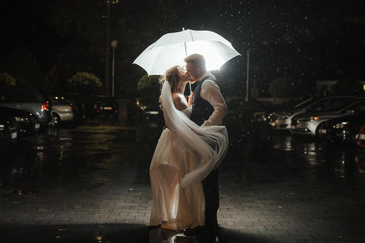 Karolina + Szymon…deszczowa aura w dniu ślubu lecz za to piękna i słoneczna sesja w Hallstatt