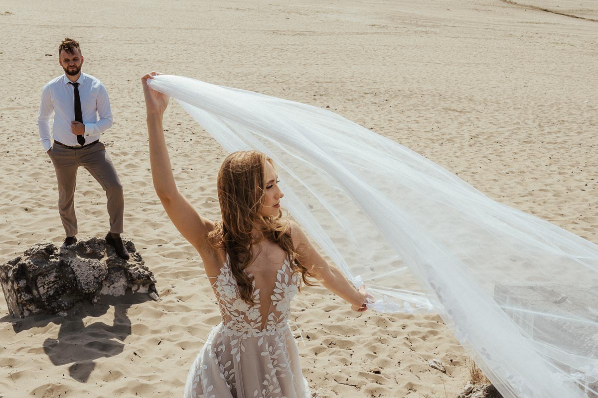 Kamila + Patryk… piękny ślub oraz upalna sesja w samym środku Pustyni Błędowskiej